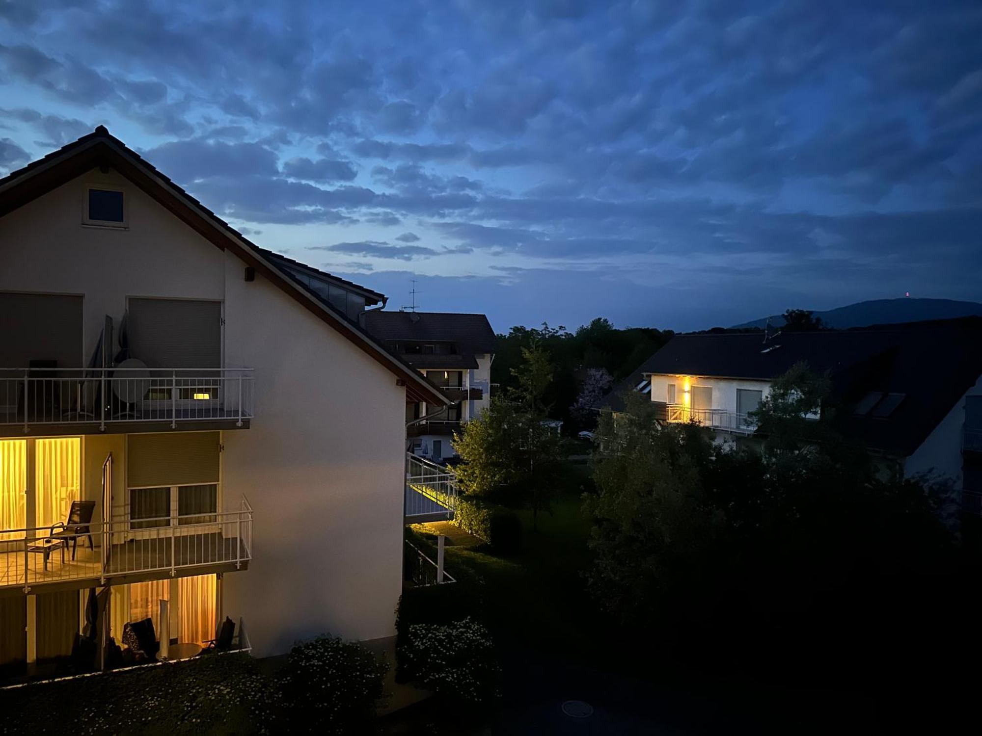 2-Zimmer-Ferienwohnung Mit Hotelservice Und 2 Balkons - Golf, Bike Und Wellness Im Markgraeflerland Бад Белинген Екстериор снимка